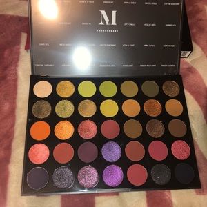 35 Boss Mood Palette